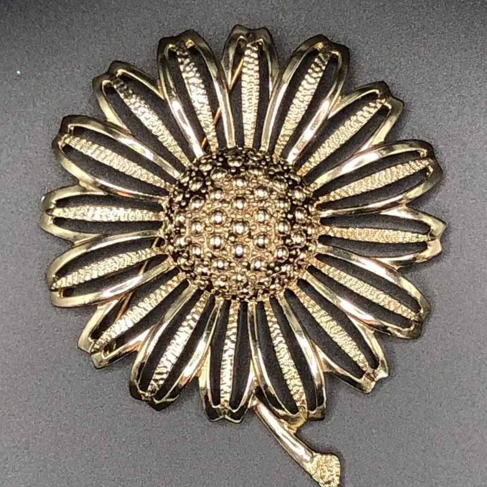 Vintage Sarah Coventry Sunflower Gold Tone Metal Brooch Pin